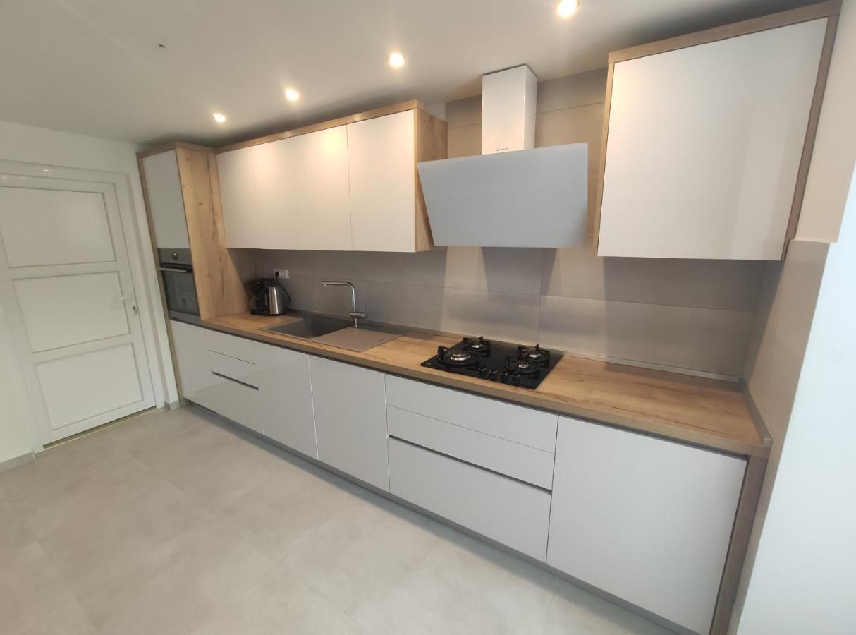 Peaceful Apartment 30 Meters From Sea ザダル エクステリア 写真